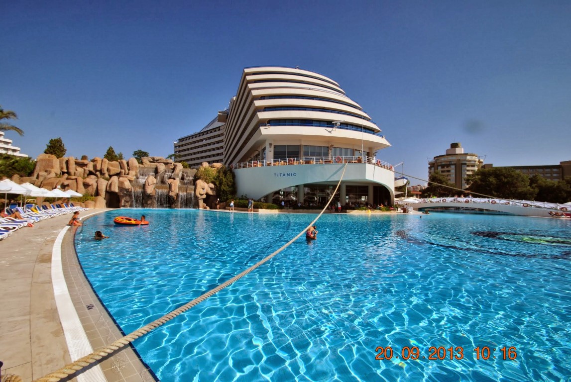 imagini hotel TITANIC LARA